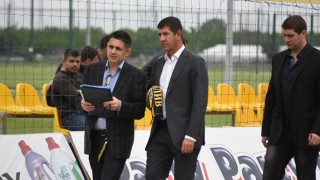 Самуилов ще проведе днес среща с Петрович