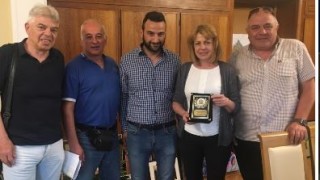 Фенове на Левски се срещнаха с кмета Фандъкова заради метростанция "Георги Аспарухов"