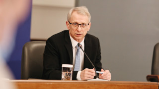 Денков: Обучението продължава в клас