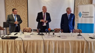 Законодателната реформа е една луксозна кола която леко се нуждае