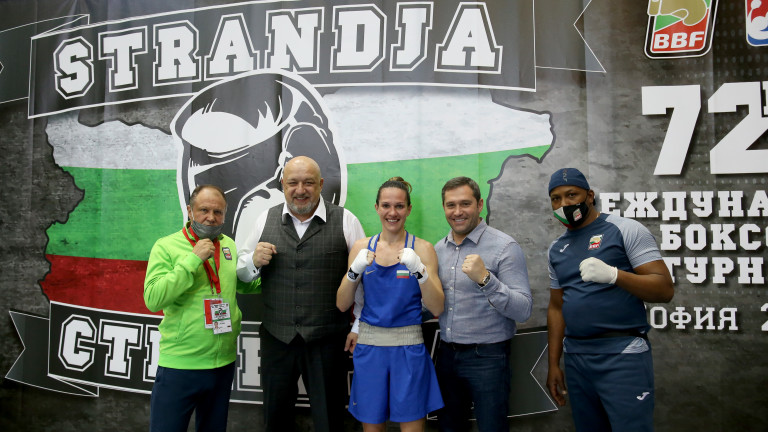 Министър Кралев отново подкрепи българските боксьори на купа "Странджа" 