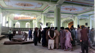 Мощна бомба избухна в шиитска джамия в северозападния пакистански град