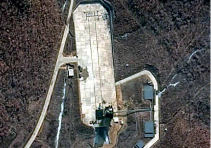 Северна Корея е подготвила за изстрелване ракета с далечен обсег
