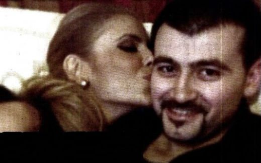 Гаджето на Анелия заби "изкусителка"