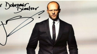 Джейсън Стейтъм даде автограф на български лекар