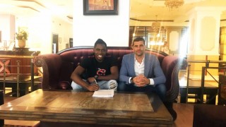 Бившият футболист на Левски Джъстин Менголо подписа договор за 3