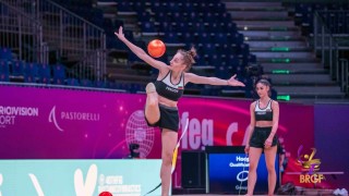 Боряна Калейн Стилияна Николова и ансамбъл жени ще представят България