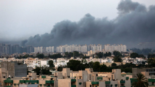 Самолети атакуваха Триполи след окупация на международното летище
