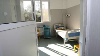 Болницата в Айтос връща пациенти и няма повече свободни легла