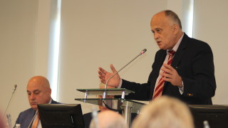 55 7 или 693 от анкетираните дават положителен отговор на