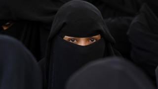 Забраната за носене на бурка и никаб на обществени места