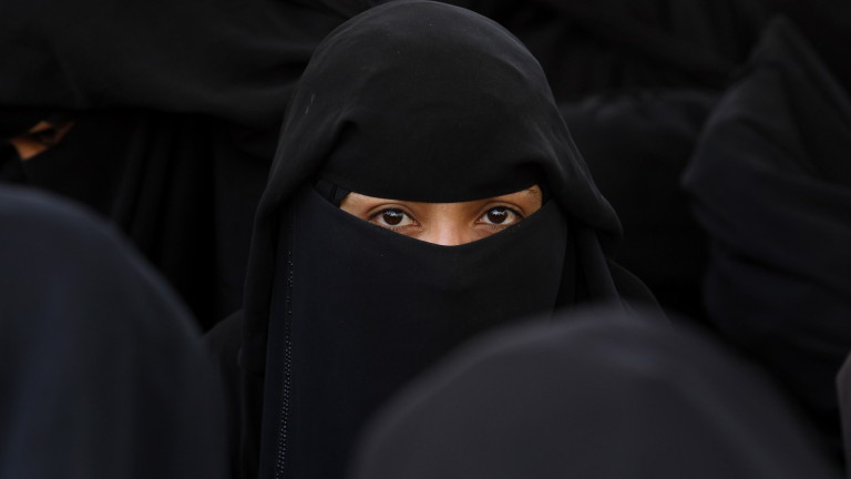 Талибаните забраниха книги, написани от жени, в университетите в Афганистан