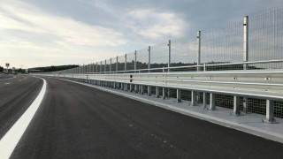 Двама души загинаха а 8 пострадаха при верижна катастрофа на