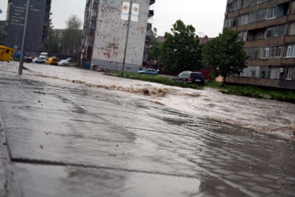 Дъждове заляха централна България 