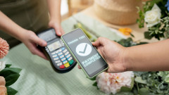 Над половината българи са готови да заменят дебитната карта с мобилен портфейл