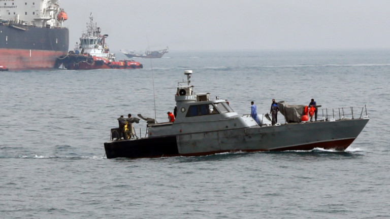 Бреговата охрана на Иран задържа кораб, заподозрян в контрабанда на