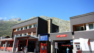 Около 30 души са били ранени след като локомотив е