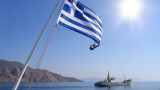 Гърция строи плаваща ограда в морето, за да спира бежанците