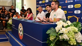 Представители на Българския футболен съюз СДВР и  Национална спортна база ЕАД