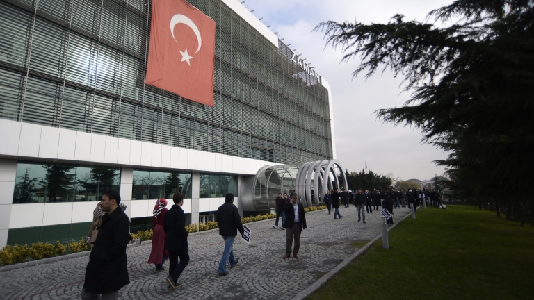 Турските власти поставиха под контрол опозиционния вестник Zaman