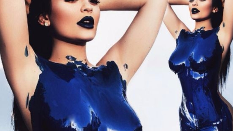 Кайли Дженър се снима само по боя