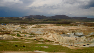 Glencore продава златен рудник в Казахстан за 2 млрд. долара