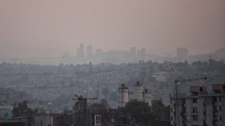 Заради смога в Мексико сити спират от движение 40% от колите
