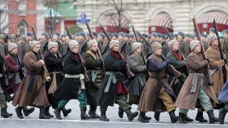 Руските власти с неохота отбелязват 100 годишнината от Болшевишката революция като
