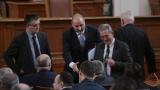 След 2 часа "дърляне" БСП дадоха рамо за махането на знаците за камерите