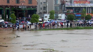 Наводнения в Южен Китай отнеха живота на над 50 души
