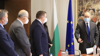 Здравните власти показват план след президентския указ за датата на изборите