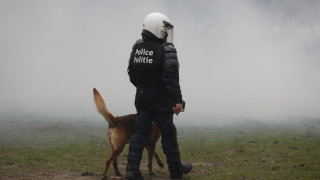 Белгийската полиция която претърсвала апартамент в Брюксел за наркотици е