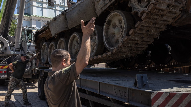 Русия праща в Беларус 170 танка и още много военна техника
