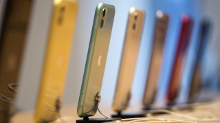 Apple изненадва с по-добри от очакваното резултати, но бави новите iPhone до октомври