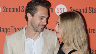 Защо съпругът на Аманда Сейфрид я ревнува (и от какво)