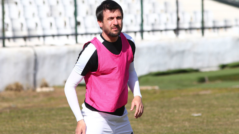 Халфът на Славия Дарко Тасевски разри, че спира с футбола