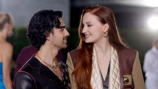 С известна носталгия Джо Джонас се връща назад във времето