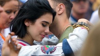 След слуховете които я свързаха с Крис Мартин от Coldplay