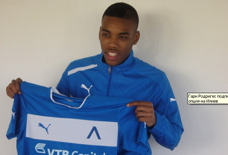 Грасхопърс отмъква ас на Левски