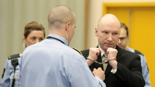 Съд в Норвегия масовия убиец Андерш Брайвик съобщава Ройтерс След 10