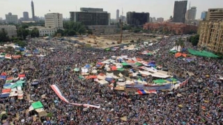 Хиляди протестиращи „заляха” центъра на Кайро