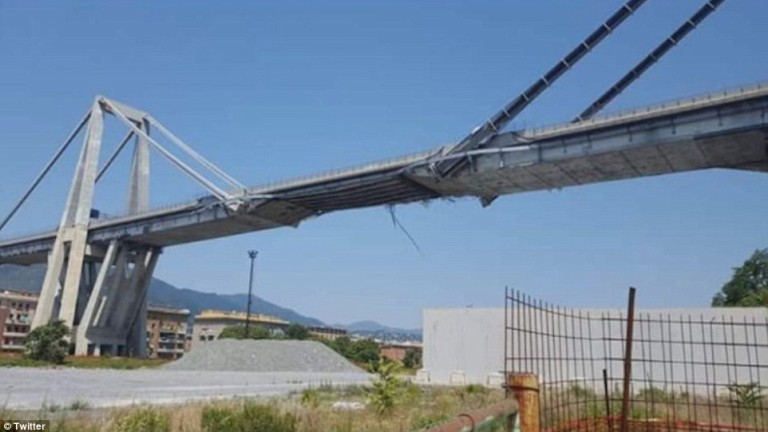 Шокиращата снимка показва, че в Генуа мостът се разпада и