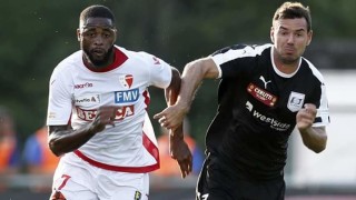 Камерунският халф Александър Сонг е един от деветимата футболисти които