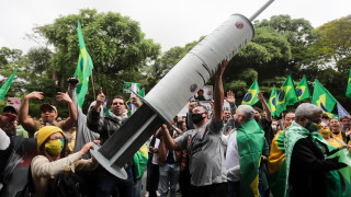 Бразилци отхвърлиха COVID ваксините на протест 