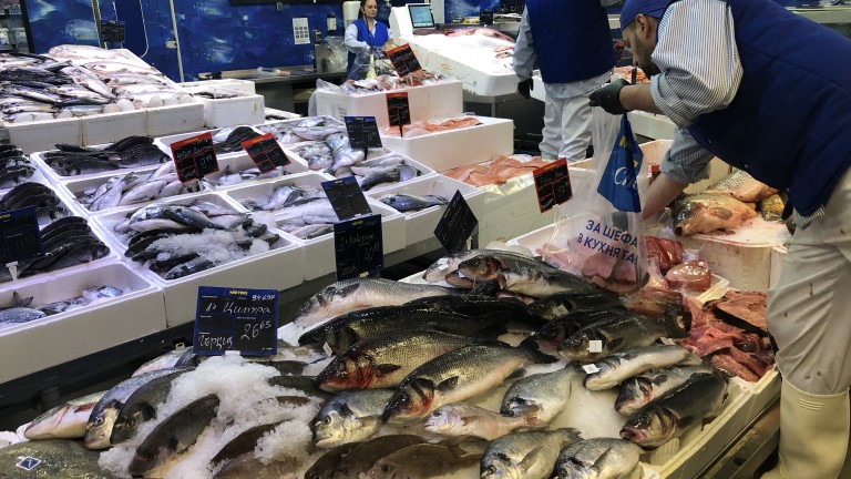 По рибните пазари и борсите започнаха проверки на Агенцията по