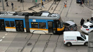 Трамвай блъсна лек автомобил в центъра на София съобщава БНТ Инцидентът