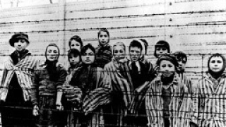 В Германия арестуват 16 младежи, осквернили мемориал на Холокоста