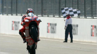 Кейси Стоунър с втора победа за сезона