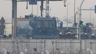 Полша изпраща още 500 полицейски служители на границата си с