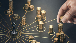 Средната годишна заплата на пълно работно време в България за